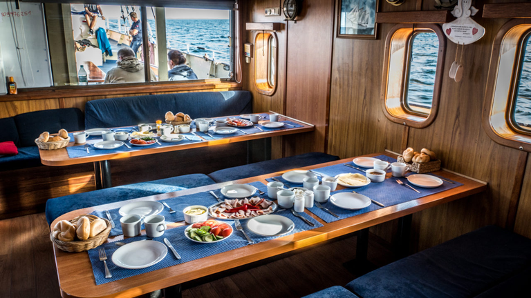 STS Kapitan Borchardt - Mesa