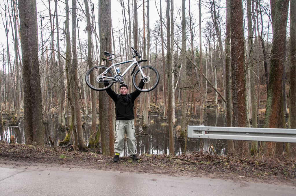 Spała rowerem, czyli lasy, zamek i bunkier